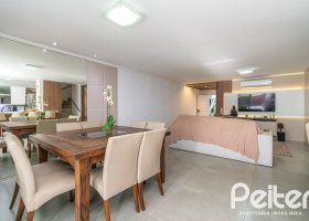 Casa em Condomínio à venda com 195m², 3 dormitórios, 1 suíte, 4 vagas, no bairro Vila Nova em Porto Alegre