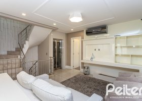 Casa em Condomínio à venda com 117m², 3 dormitórios, 3 suítes, 2 vagas, no bairro Cristal em Porto Alegre