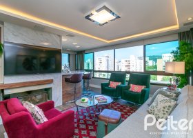 Apartamento à venda com 143m², 3 dormitórios, 1 suíte, 2 vagas, no bairro Tristeza em PORTO ALEGRE