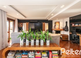 Casa em Condomínio à venda com 229m², 3 dormitórios, 1 suíte, 4 vagas, no bairro Cristal em Porto Alegre