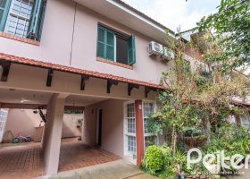 Casa em Condomínio à venda com 133m², 3 dormitórios, 1 suíte, 2 vagas, no bairro Tristeza em Porto Alegre