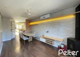 Casa à venda com 85m², 2 dormitórios, 2 vagas, no bairro Hípica em Porto Alegre