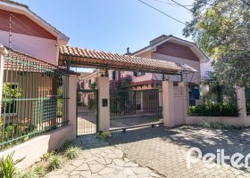 Casa em Condomínio à venda com 133m², 3 dormitórios, 1 suíte, 2 vagas, no bairro Tristeza em Porto Alegre