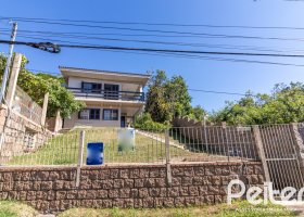 Casa à venda com 267m², 3 dormitórios, 1 suíte, 1 vaga, no bairro Sétimo Céu em Porto Alegre