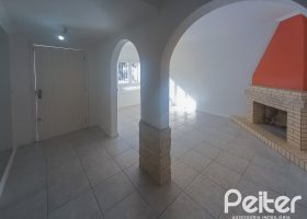 Casa à venda com 162m², 3 dormitórios, 1 suíte, 3 vagas, no bairro Guarujá em Porto Alegre
