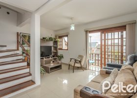 Casa à venda com 212m², 3 dormitórios, 1 suíte, 2 vagas, no bairro Ipanema em Porto Alegre