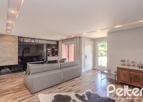 Casa em Condomínio à venda com 404m², 3 dormitórios, 1 suíte, 2 vagas, no bairro Cristal em PORTO ALEGRE