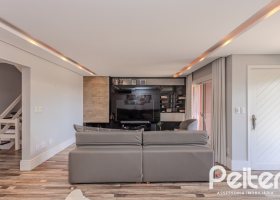 Casa em Condomínio à venda com 404m², 3 dormitórios, 1 suíte, 2 vagas, no bairro Cristal em PORTO ALEGRE