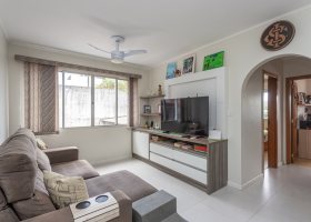 Apartamento à venda com 75m², 2 dormitórios, no bairro Cristal em Porto Alegre
