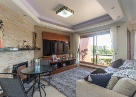 Casa em Condomínio à venda com 385m², 3 dormitórios, 1 suíte, 2 vagas, no bairro Cristal em Porto Alegre