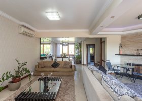 Casa em Condomínio à venda com 385m², 3 dormitórios, 1 suíte, 2 vagas, no bairro Cristal em Porto Alegre