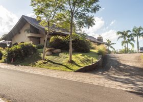 Casa em Condomínio à venda com 498m², 3 dormitórios, 1 suíte, 6 vagas, no bairro Cavalhada em PORTO ALEGRE