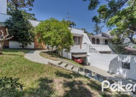 Casa à venda com 175m², 3 dormitórios, 1 suíte, 4 vagas, no bairro Vila Conceição em Porto Alegre