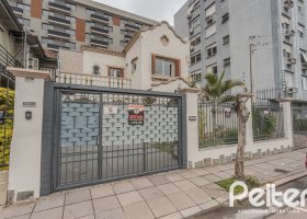 Casa à venda com 280m², 4 dormitórios, 2 suítes, 6 vagas, no bairro Cidade Baixa em Porto Alegre