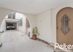 Casa à venda com 280m², 4 dormitórios, 2 suítes, 6 vagas, no bairro Cidade Baixa em Porto Alegre
