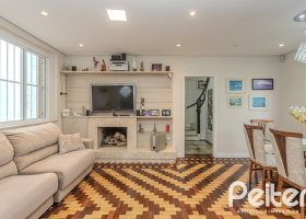 Casa à venda com 280m², 4 dormitórios, 2 suítes, 6 vagas, no bairro Cidade Baixa em Porto Alegre
