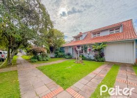 Casa à venda com 280m², 4 dormitórios, 1 suíte, 3 vagas, no bairro Vila Assunção em Porto Alegre