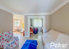 Casa à venda com 280m², 4 dormitórios, 1 suíte, 3 vagas, no bairro Vila Assunção em Porto Alegre