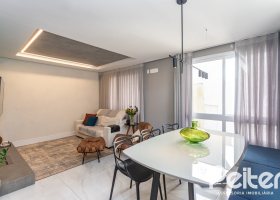 Casa em Condomínio à venda com 154m², 3 dormitórios, 3 suítes, 2 vagas, no bairro Vila Assunção em Porto Alegre