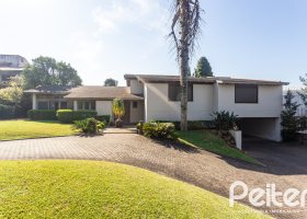 Casa em Condomínio à venda com 328m², 3 dormitórios, 2 suítes, 4 vagas, no bairro Cavalhada em PORTO ALEGRE