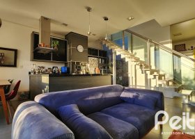 Casa em Condomínio à venda com 197m², 3 dormitórios, 1 suíte, 2 vagas, no bairro Vila Nova em PORTO ALEGRE
