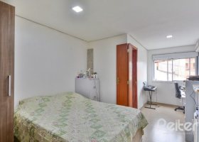 Casa à venda com 159m², 2 dormitórios, 2 suítes, 2 vagas, no bairro Vila Assuncao em Porto Alegre