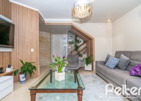 Casa à venda com 191m², 3 dormitórios, 1 suíte, 2 vagas, no bairro Ipanema / Imperial Parque em Porto Alegre