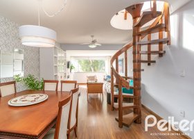 Cobertura à venda com 180m², 2 dormitórios, 1 suíte, 2 vagas, no bairro Vila Assunção em Porto Alegre