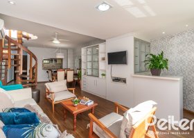 Cobertura à venda com 180m², 2 dormitórios, 1 suíte, 2 vagas, no bairro Vila Assunção em Porto Alegre