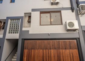 Casa em Condomínio à venda com 172m², 3 dormitórios, 1 suíte, 2 vagas, no bairro Tristeza em Porto Alegre