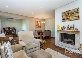 Apartamento à venda com 122m², 3 dormitórios, 1 suíte, 2 vagas, no bairro Ipanema em Porto Alegre