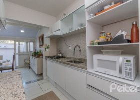 Casa em Condomínio à venda com 210m², 3 dormitórios, 1 suíte, 1 vaga, no bairro Tristeza em PORTO ALEGRE