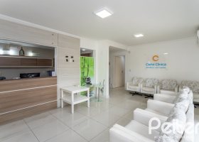 Casa à venda com 228m², 3 dormitórios, 1 suíte, 4 vagas, no bairro Vila Assunção em Porto Alegre