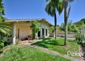 Casa à venda com 442m², 6 dormitórios, 3 suítes, 3 vagas, no bairro Vila Assunção em Porto Alegre