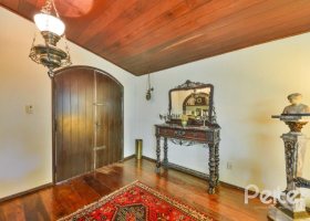 Casa à venda com 442m², 6 dormitórios, 3 suítes, 3 vagas, no bairro Vila Assunção em Porto Alegre