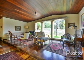Casa à venda com 442m², 6 dormitórios, 3 suítes, 3 vagas, no bairro Vila Assunção em Porto Alegre