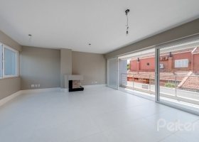 Casa em Condomínio à venda com 233m², 3 dormitórios, 1 suíte, 3 vagas, no bairro Vila Assunção em Porto Alegre
