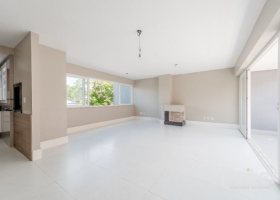 Casa em Condomínio à venda com 233m², 3 dormitórios, 1 suíte, 3 vagas, no bairro Vila Assunção em Porto Alegre
