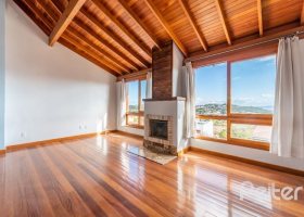 Casa à venda com 217m², 3 dormitórios, 1 suíte, 2 vagas, no bairro Ipanema / Imperial Parque em Porto Alegre