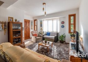 Casa em Condomínio à venda com 204m², 3 dormitórios, 1 suíte, 2 vagas, no bairro Cristal em Porto Alegre