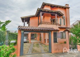 Casa à venda com 287m², 3 dormitórios, 1 suíte, 3 vagas, no bairro Hípica em Porto Alegre