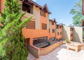Casa em Condomínio à venda com 255m², 4 dormitórios, 2 suítes, 4 vagas, no bairro Vila Assunção em Porto Alegre