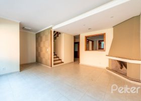 Casa em Condomínio à venda com 255m², 4 dormitórios, 2 suítes, 4 vagas, no bairro Vila Assunção em Porto Alegre