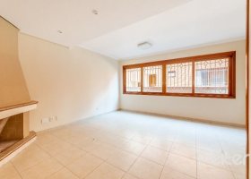 Casa em Condomínio à venda com 255m², 4 dormitórios, 2 suítes, 4 vagas, no bairro Vila Assunção em Porto Alegre