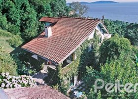 Casa à venda com 250m², 3 dormitórios, 3 suítes, 2 vagas, no bairro Sétimo Céu em Porto Alegre