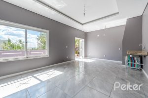 Casa à venda com 300m², 4 dormitórios, 4 suítes, 4 vagas, no bairro Vila Assunção em Porto Alegre