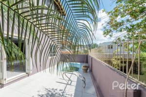 Casa à venda com 300m², 4 dormitórios, 4 suítes, 4 vagas, no bairro Vila Assunção em Porto Alegre