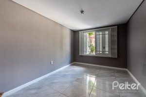 Casa à venda com 300m², 4 dormitórios, 4 suítes, 4 vagas, no bairro Vila Assunção em Porto Alegre