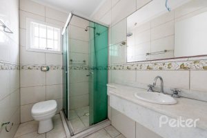 Casa à venda com 300m², 4 dormitórios, 4 suítes, 4 vagas, no bairro Vila Assunção em Porto Alegre