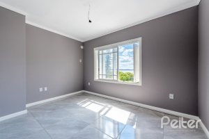 Casa à venda com 300m², 4 dormitórios, 4 suítes, 4 vagas, no bairro Vila Assunção em Porto Alegre